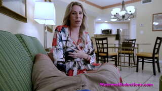 Hot Milf a túži Obrovské Vtáky - Nikki Brooks