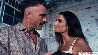 Պիժոն լիլիթ են էշի լավագույն ընկերոջը իր կնոջ грудастую брюнетку