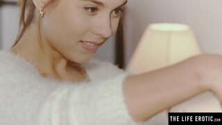 Yoqimli qoramag&#039;iz onanizm esa ko&#039;zguda o&#039;zini soatlar