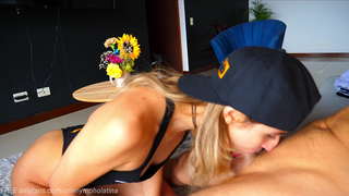 OneNymphoLatina DEEPTHROATS एक तिचे चाहते आणि घास एक जाड THROATPIE