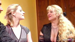 ���ువ అనుభవం లేని జంట gets help from పరిపక్వ పొరుగు లో ఆమె మొదటి Threesome ఫక్