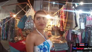 Asyano kabataan nadama tulad nagbibigay sa kanyang kasintahan isang blowjob sa sandaling nakuha nila ang bahay