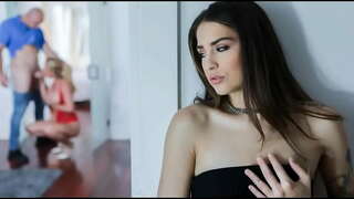 Milf Sneaking na Jej Dievča BF