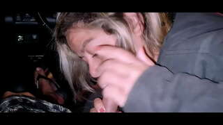 ���ான் ஒரு சவாரி எடுத்து எனக்கு உதவ வேண்டும், ஒரு இளம் பெண் மற்றும் பார்க்க அவர் என்ன செய்தார்.