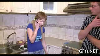 Pretty teen hotty står doggy mode