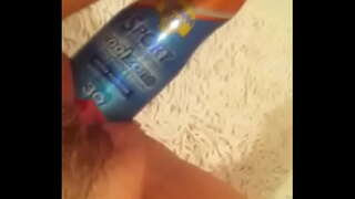 Toying s suncream fľašu