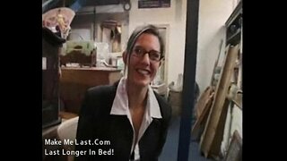 ���வர்ச்சி அழகி கவர்ச்சி டீன் அல்லது இளம்பெண் பெறுகிறார் shagged, அவரது பணி இடத்தில்