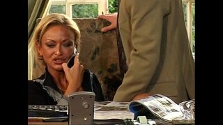 GL-ડેલ્ફીન-Is-The-બોસ-lulu