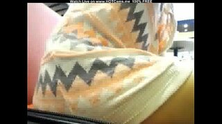 Прсата Плавуша Хоттие Са Наочарима У Јавном Кафе