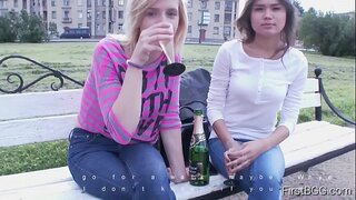 FirstBGG.com - Јане Фокс &amp;amp; Бела Дона - Тројка Со Сите Природни Девојки