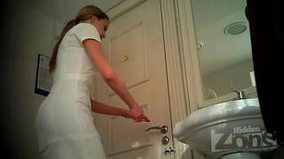 Skvelý výhľad na riti a mačička close-up!