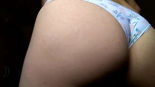 Radosť z cd je aktívny v jej nohavičky