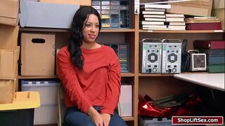 LP získa späť ukradnuté položky a potom fucks shoplifter