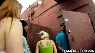 Nadržaný chlap dostane do prdele, pornstars