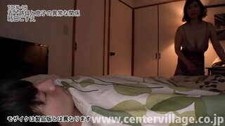 Kozue, 51, ktorí stratili jej manžel choroby pred 10 rokmi a žije s ňou syna, od tej doby.Syn má 23 rokov, ktorý práve dostal prácu na jar tohto roka, koľkokrát to je ako deň, môj manžel, keď som bol mladý ....