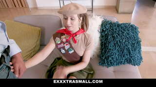 Đôi - Daphne gái lớn