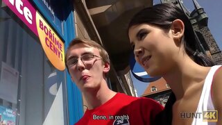 HUNT4K. Мүйізді ақымақ қызының кискасы үшін ақы алуға қуанышты