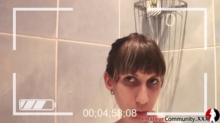 ���ລຸ້ນລີ້ຢູ່ໃນຫ້ອງການນິ້ວມືຂອງຕົນເອງ