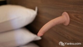 Vytetované blondína med z Amíci Fialová skrutkovanie jej kundička s jej hračka