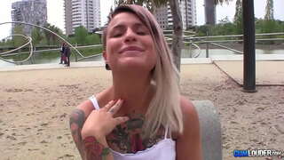 B. Niedru adicta al sperma - spāņu pusaudžu sejas cumshot