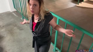 Stepmom ግምገማዎች ቅድሚያ የእሷ stepson cums ቅድሚያ የእሷ pussy