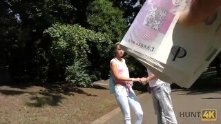 HUNT4K. Сексуалды қыз өзінің кискасын мастурбациялайды және мастурбациялайды