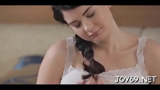 остроумная молоденькая брюнетка Люси Л. снимает свое первое эротическое видео